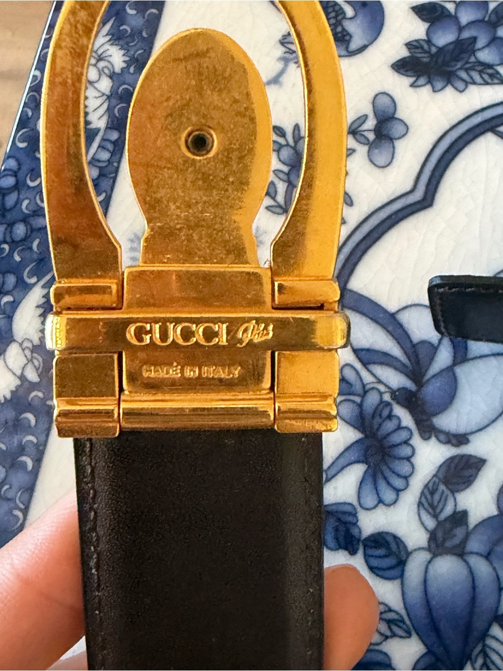 Gucci plus Black Leather Belt with Gold Oval Logo Buckle - Picture 7 of 7